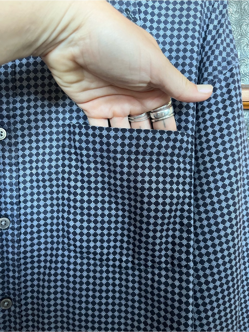 Long-Sleeve Patterned Button-Up Shirt - Picture 5 of 8